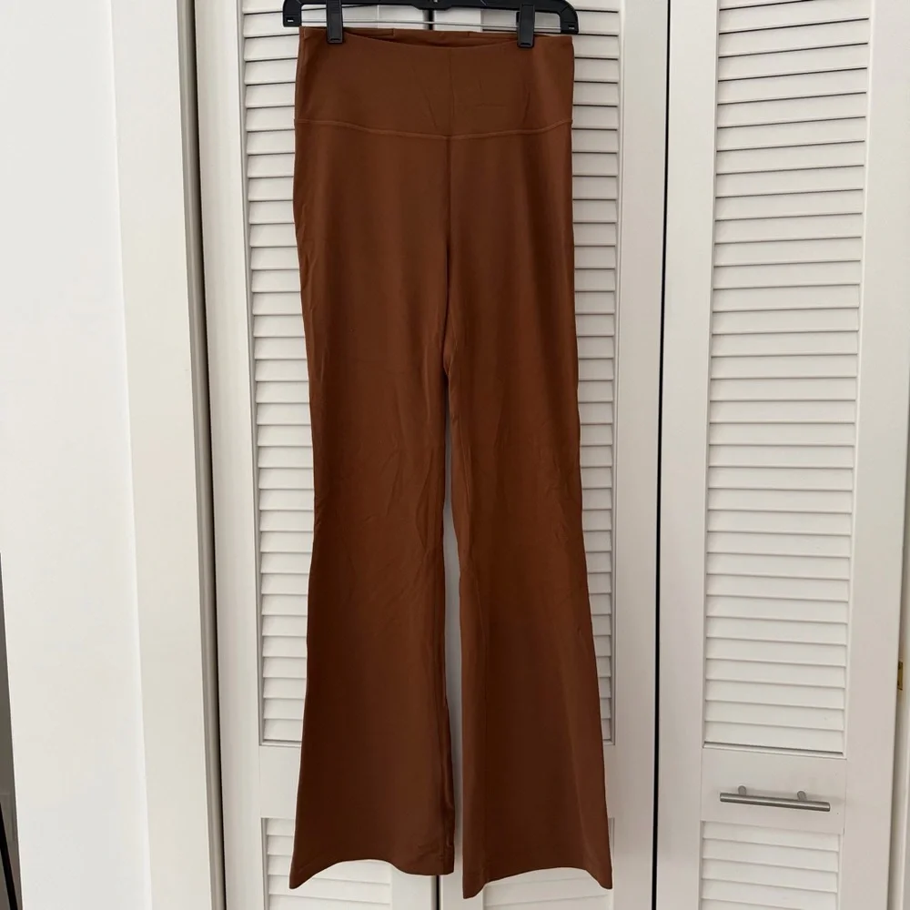 Groove Super-High-Rise Flared
Pant Nulu - Picture 2 of 3